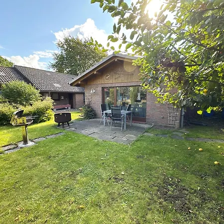 Im Garten In Wiek - Ruhig Im Gruenen Mit Grill 펜션 *
