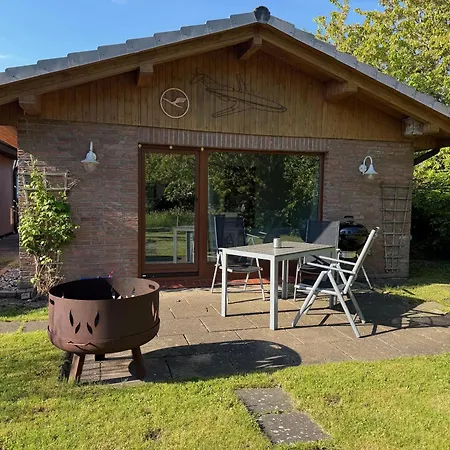Nyaraló Im Garten In Wiek - Ruhig Im Gruenen Mit Grill Wiek auf Rügen