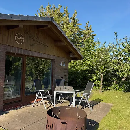 Im Garten In Wiek - Ruhig Im Gruenen Mit Grill